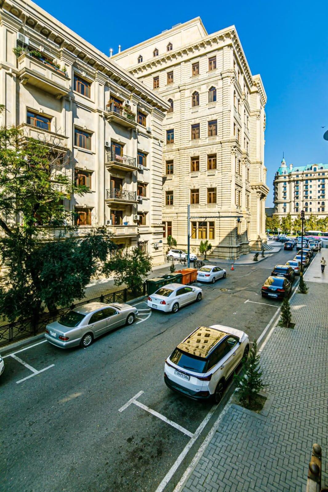 Azneft Square Deluxe Apartment Баку Экстерьер фото